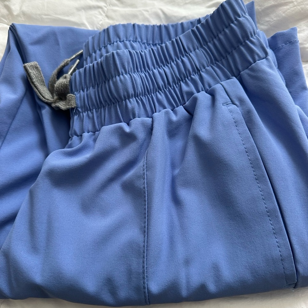 WonderWink Renew Women's Petite Scrub Top in Ceil Blue. Worn once.